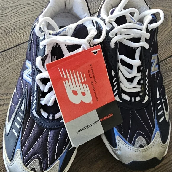 New  new balance size 5 youth - Picture 2 of 11